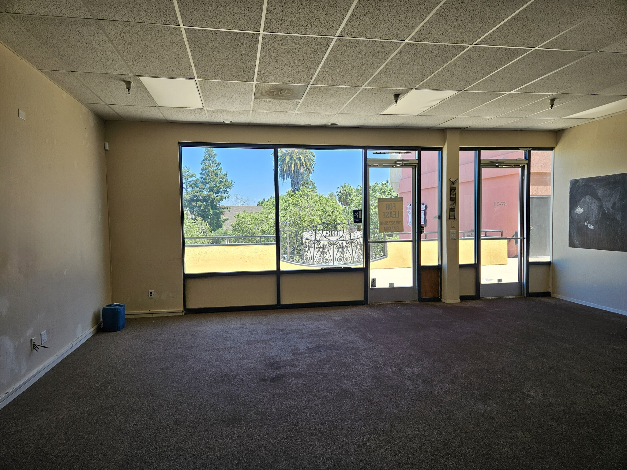 1110 W Kettleman Ln, Lodi, CA à louer Photo intérieure– Image 1 sur 7