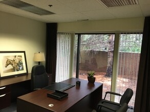 7 W Square Lake Rd, Bloomfield Hills, MI à louer Photo intérieure– Image 1 sur 1