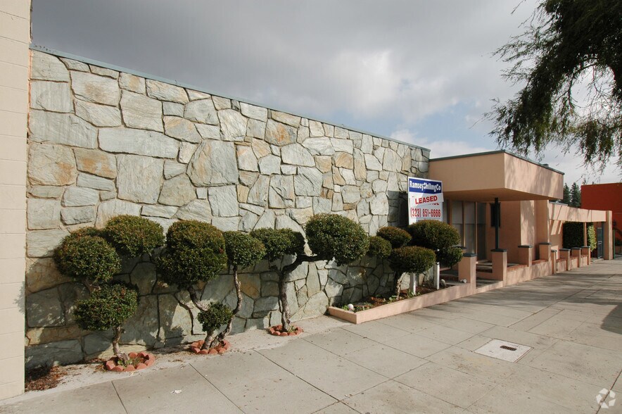 2817 E Foothill Blvd, Pasadena, CA à vendre - Photo de l’immeuble – Image 3 sur 4