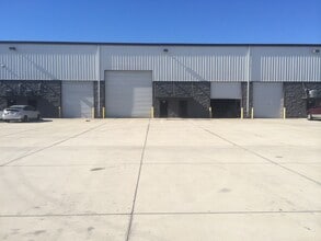 11316 Boggy Creek Rd, Orlando, FL à louer Photo de l’immeuble– Image 1 sur 2