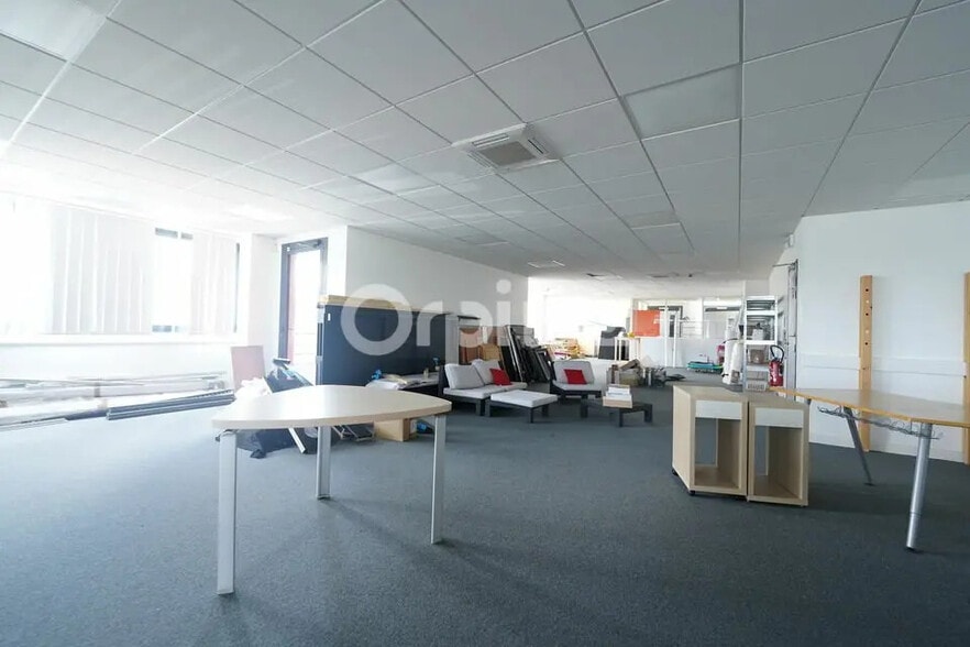 Bureau dans Cailloux-sur-Fontaines à louer - Photo de l’immeuble – Image 2 sur 9