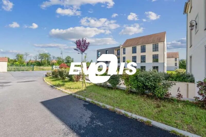 Bureau dans La Chapelle-en-Serval à vendre Photo de l’immeuble– Image 1 sur 15