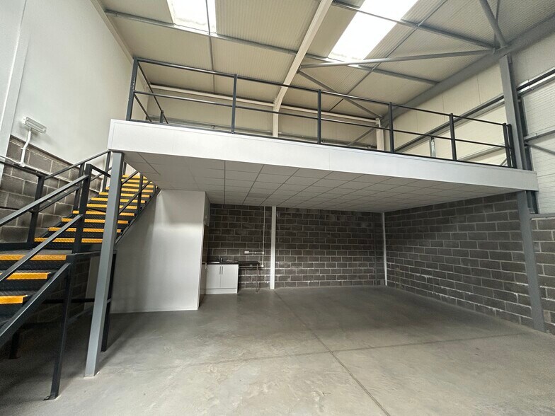 198-202 Broomhill Rd, Bristol à louer - Photo de l’immeuble – Image 3 sur 8