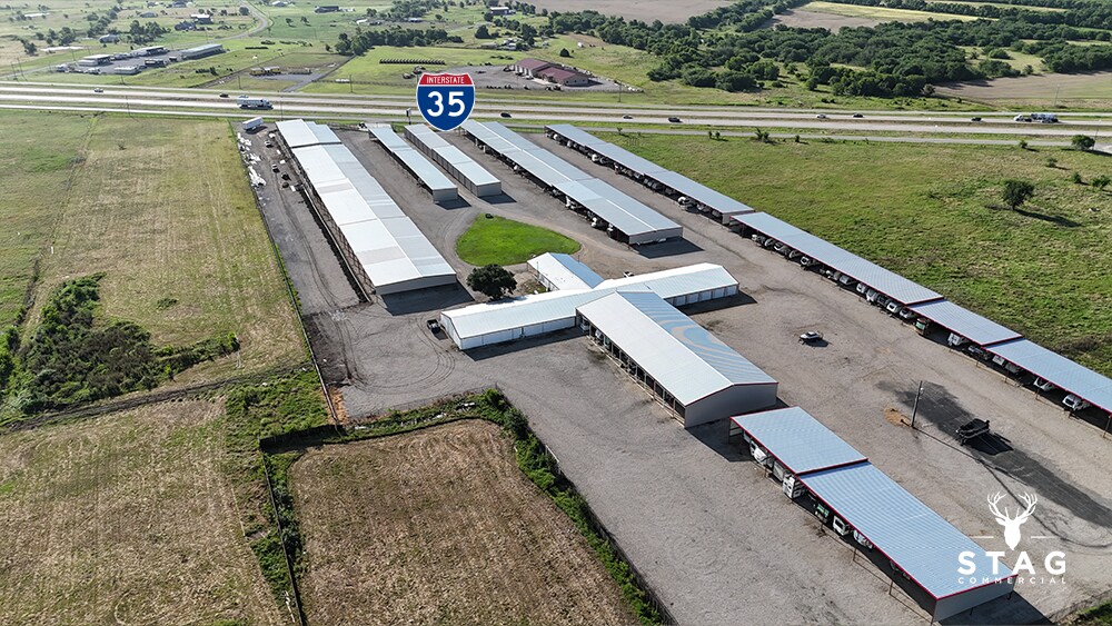 13676 Interstate 35, Valley View, TX à louer Photo de l’immeuble– Image 1 sur 11