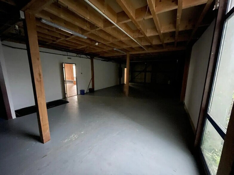 Local d’activités dans Croissy-sur-Seine à louer - Photo de l’immeuble – Image 3 sur 12