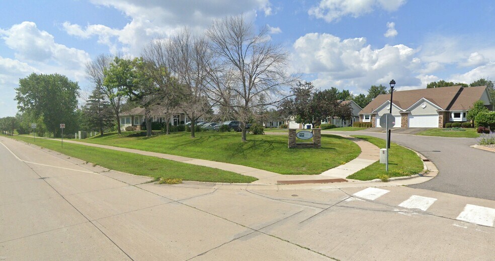 4601 Weston Woods Way, White Bear Township, MN à louer - Photo de l’immeuble – Image 3 sur 18
