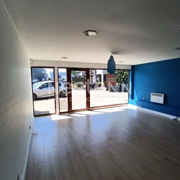 Local commercial dans Séné à louer - Photo intérieure – Image 2 sur 4