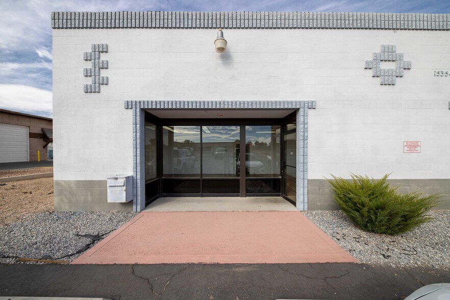 15354 Bonanza Rd, Victorville, CA à louer - Photo de l’immeuble – Image 1 sur 15