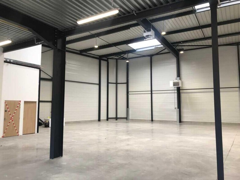 21 Avenue De Norvège, Villebon-sur-Yvette à louer - Photo de l’immeuble – Image 3 sur 10