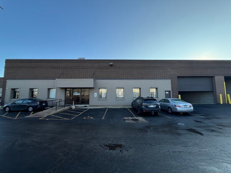 1101-1109 S Westwood Ave, Addison, IL à louer - Photo de l’immeuble – Image 2 sur 9