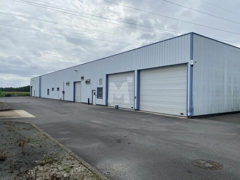 Local d'activités dans VERNEUIL-L'ETANG à vendre - Photo de l’immeuble – Image 1 sur 13