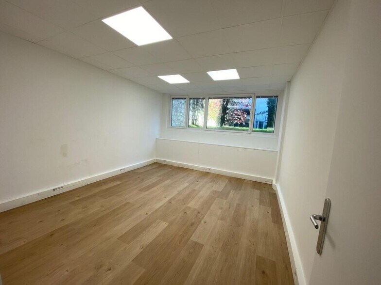 171 Ter Avenue Charles De Gaulle, Neuilly-sur-Seine à louer - Photo de l’immeuble – Image 3 sur 10