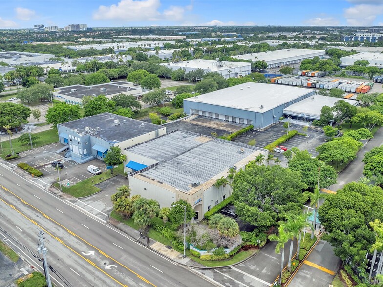 1890 NW 97th Ave, Miami, FL à vendre - Photo de l’immeuble – Image 1 sur 38