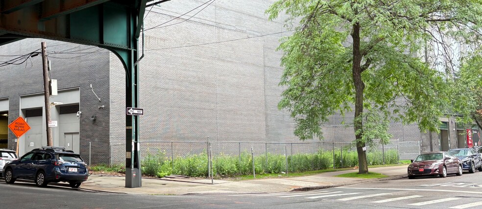 44-79 23rd St, Long Island City, NY à vendre - Photo de l’immeuble – Image 1 sur 3