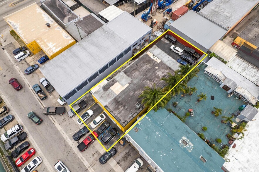 2726 NW 35th St, Miami, FL à vendre - Photo de l’immeuble – Image 2 sur 18