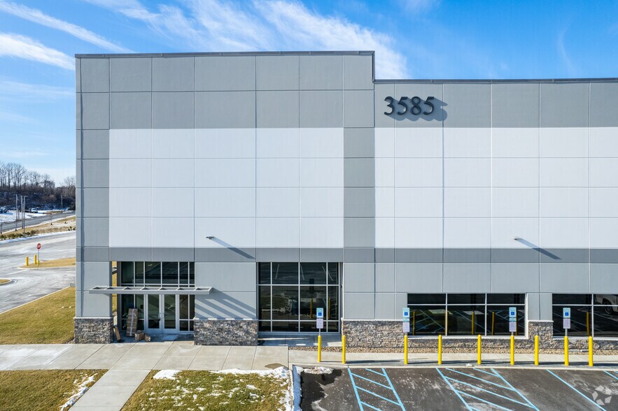 3585 S Church St, Whitehall, PA à louer - Photo de l’immeuble – Image 3 sur 5