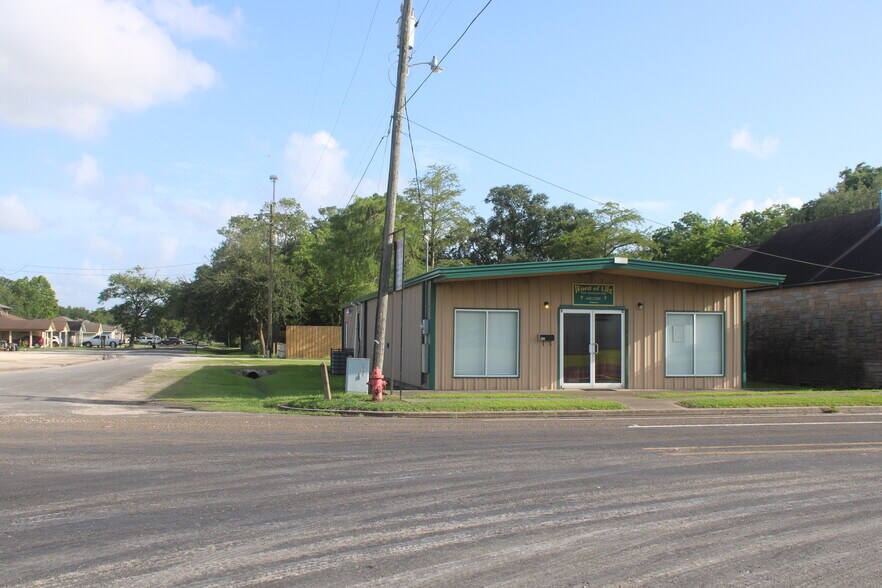 344 Broadway, Winnie, TX à vendre - Photo de l’immeuble – Image 1 sur 35