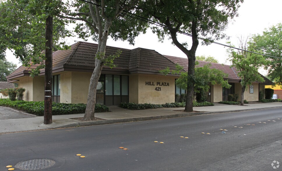 421 E Morris Ave, Modesto, CA à louer - Photo principale – Image 1 sur 3