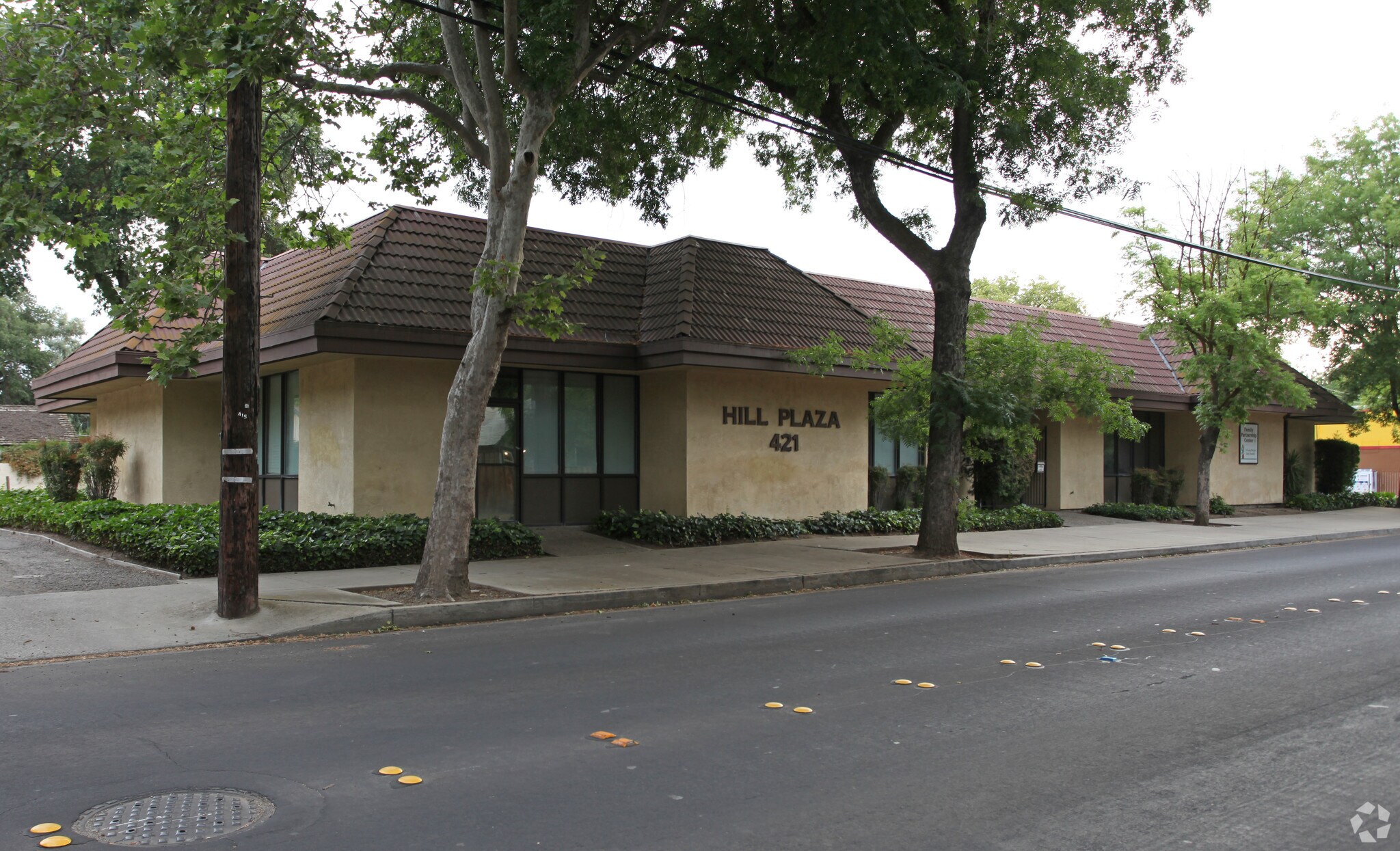 421 E Morris Ave, Modesto, CA à louer Photo principale– Image 1 sur 4