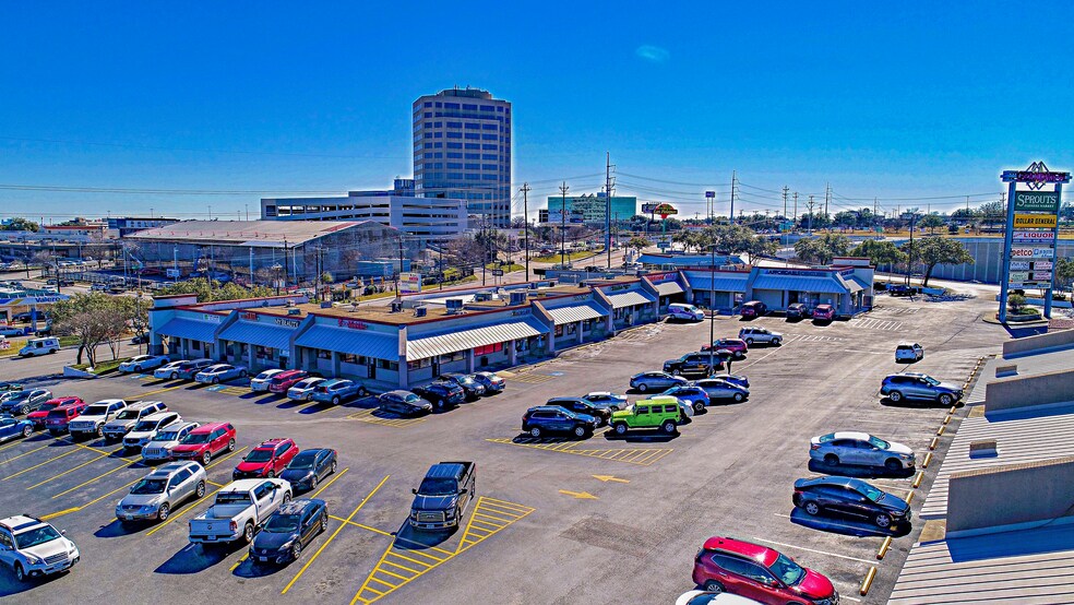 8021-8135 Callaghan Rd, San Antonio, TX à louer - Photo de l’immeuble – Image 3 sur 4