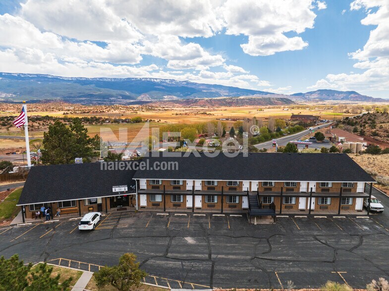 955 E SR 24, Torrey, UT à vendre - Photo de l’immeuble – Image 2 sur 10