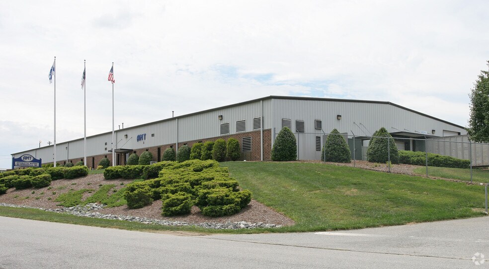 113 Sunrise Center Dr, Thomasville, NC à louer - Photo de l’immeuble – Image 2 sur 5