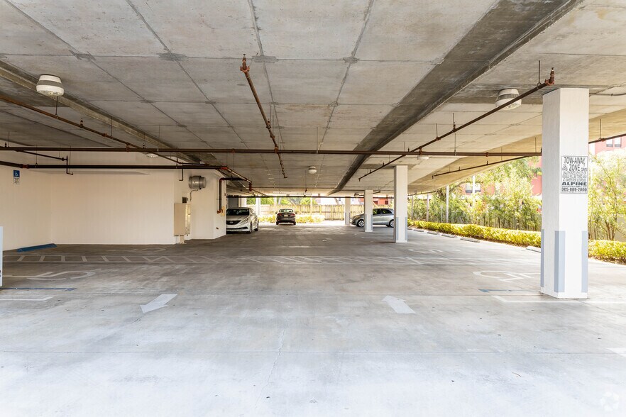 657 South Dr, Miami Springs, FL à louer - Photo intérieure – Image 2 sur 6