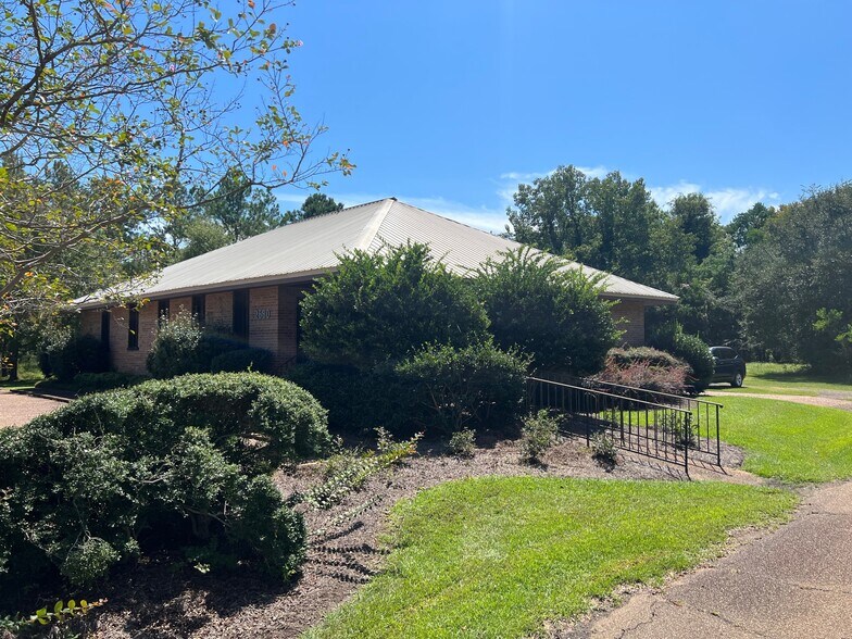 2680 River Ridge Dr, Jackson, MS à vendre - Photo de l’immeuble – Image 3 sur 10
