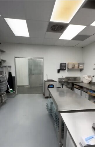 Plus de détails pour 9023 Sepulveda Blvd, North Hills, CA - Local d'activités à louer