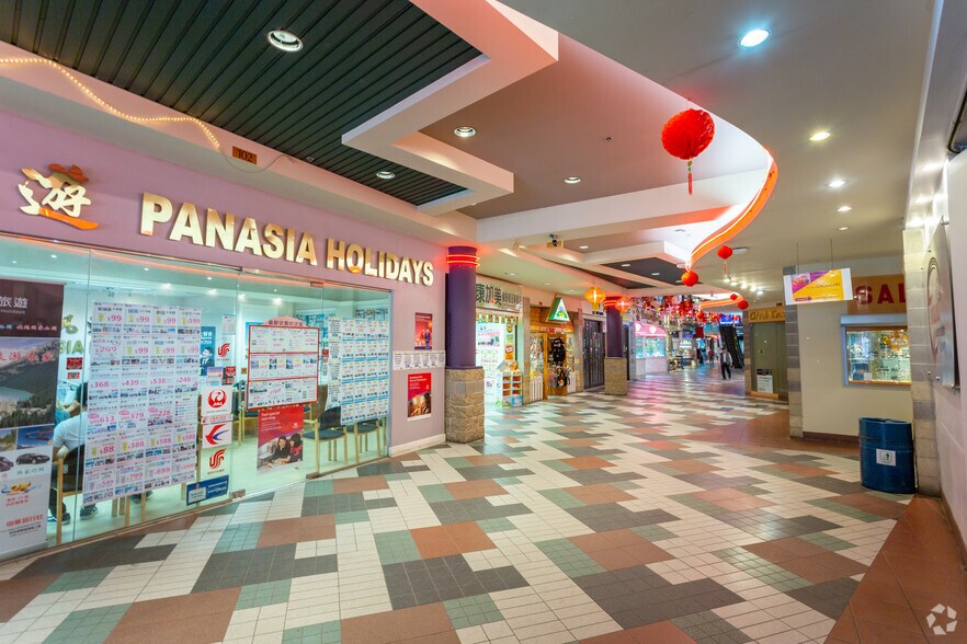 328 Centre St SE, Calgary, AB à vendre - Hall d’entrée – Image 3 sur 14