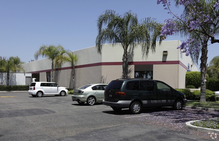 600 S Jefferson St, Placentia, CA à louer - Photo de l’immeuble – Image 3 sur 9