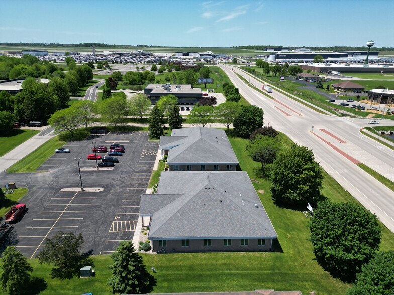 W6180 Aerotech Dr, Appleton, WI à vendre - Photo de l’immeuble – Image 3 sur 14