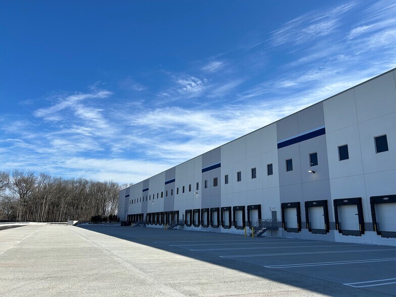 800 Montrose Ave, South Plainfield, NJ à louer - Photo de l’immeuble – Image 2 sur 2