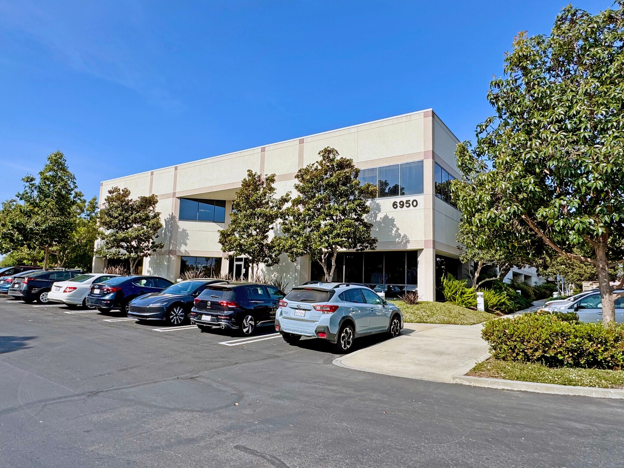 6950 Hollister Ave, Goleta, CA à louer Photo de l’immeuble– Image 1 sur 9