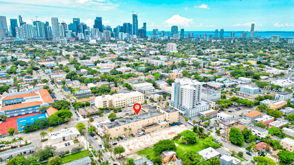1220 SW 3rd St, Miami, FL à louer - Photo de l’immeuble – Image 2 sur 6