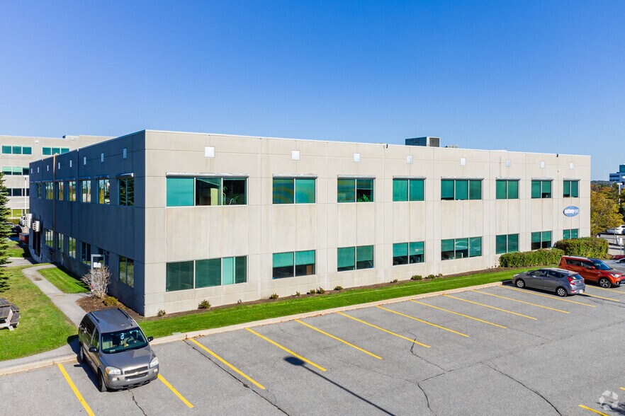 50 Hines Rd, Ottawa, ON à louer - Photo de l’immeuble – Image 3 sur 5