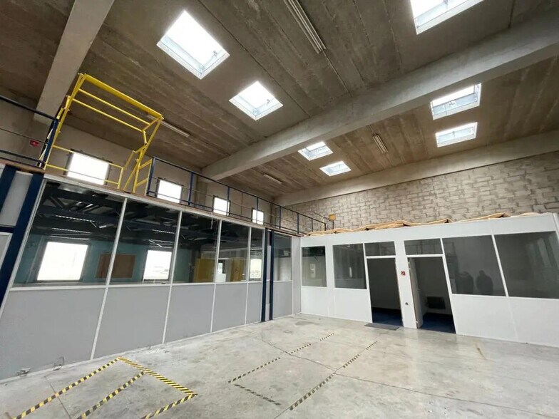 Industriel/Logistique dans Vitry-sur-Seine à louer - Photo de l’immeuble – Image 3 sur 5