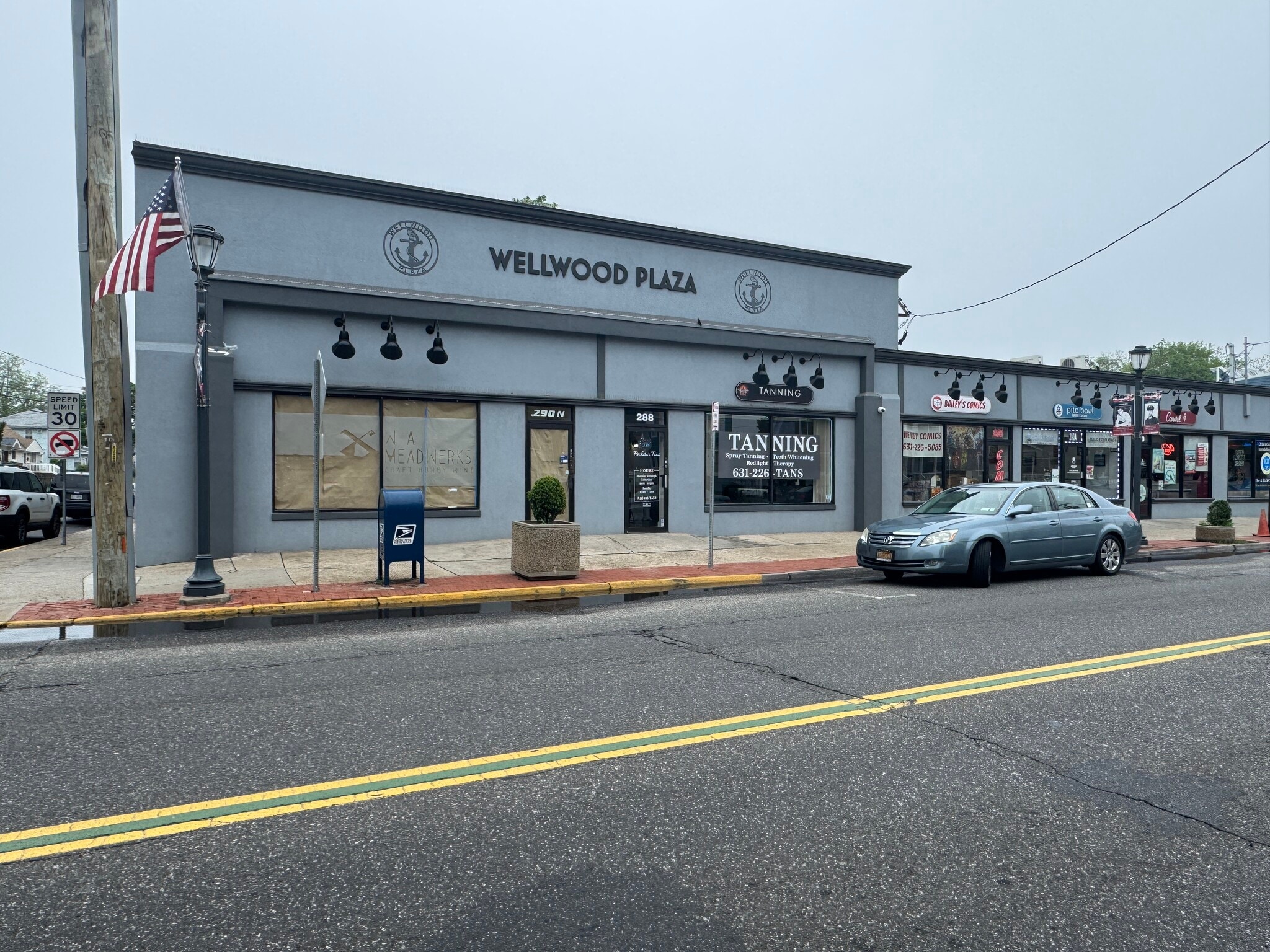 270-288 N Wellwood Ave, Lindenhurst, NY à louer Photo de l’immeuble– Image 1 sur 5