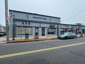 270-288 N Wellwood Ave, Lindenhurst, NY à louer Photo de l’immeuble– Image 1 sur 5