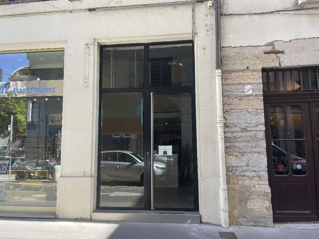 6 Place Des Célestins, Lyon à louer Photo de l’immeuble– Image 1 sur 4