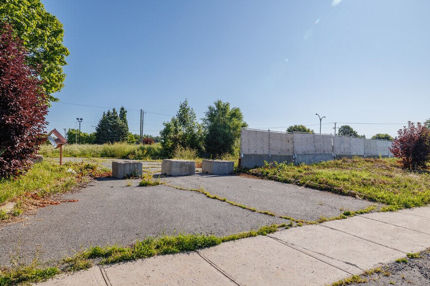 7777 Boul Taschereau, Brossard, QC à louer - Photo de la construction – Image 2 sur 3