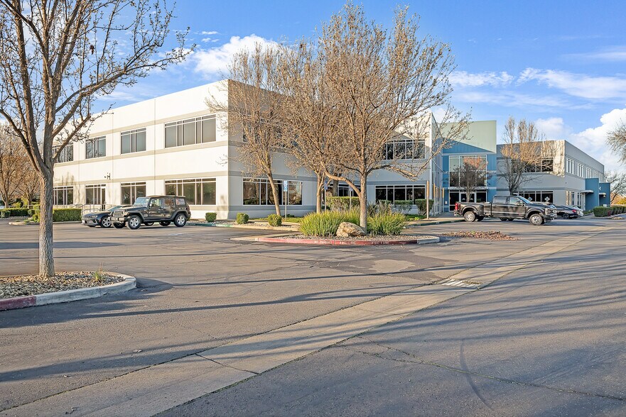 9355 E stockton Blvd, Elk Grove, CA à vendre - Photo de l’immeuble – Image 2 sur 27