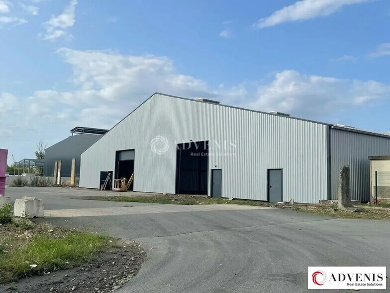 Local d’activités dans Bassens à louer - Photo de l’immeuble – Image 1 sur 5