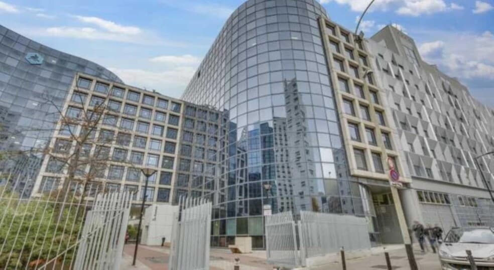 47 Rue Louis Blanc, Courbevoie à louer - Photo de l’immeuble – Image 1 sur 9