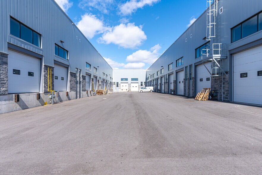 5270 Solar Dr, Mississauga, ON à louer - Photo de l’immeuble – Image 3 sur 3