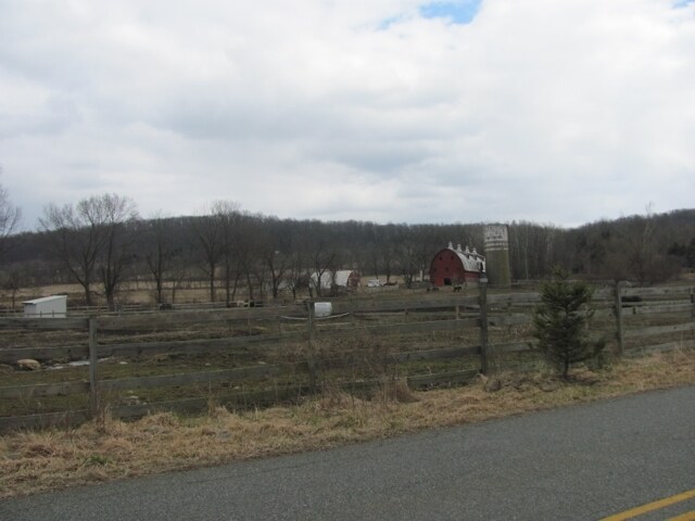 52 Cemetery Rd, Great Meadows, NJ à vendre - Photo de l’immeuble – Image 2 sur 2