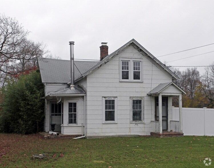 549 N Country Rd, Saint James, NY à vendre - Photo principale – Image 1 sur 2