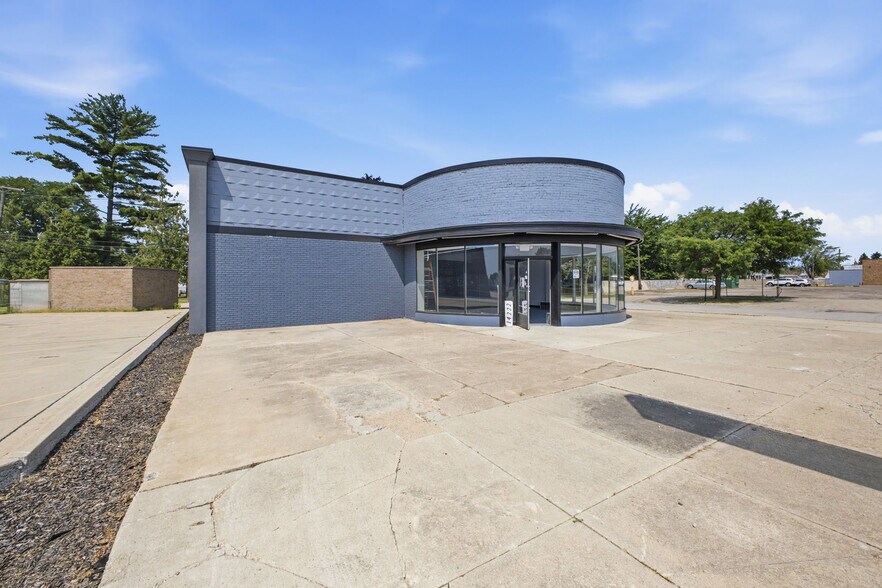 14222 Fort St, Southgate, MI à louer - Photo de l’immeuble – Image 2 sur 35