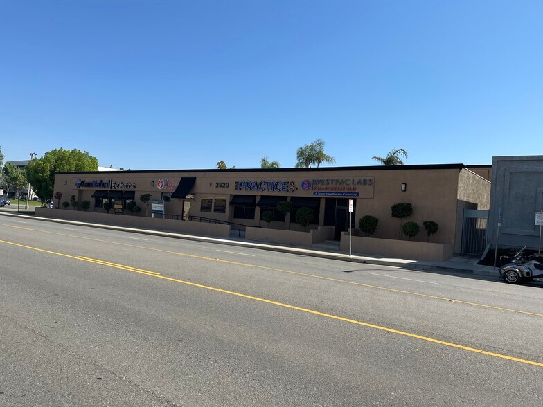 2920 F St, Bakersfield, CA à louer - Photo de l’immeuble – Image 2 sur 5