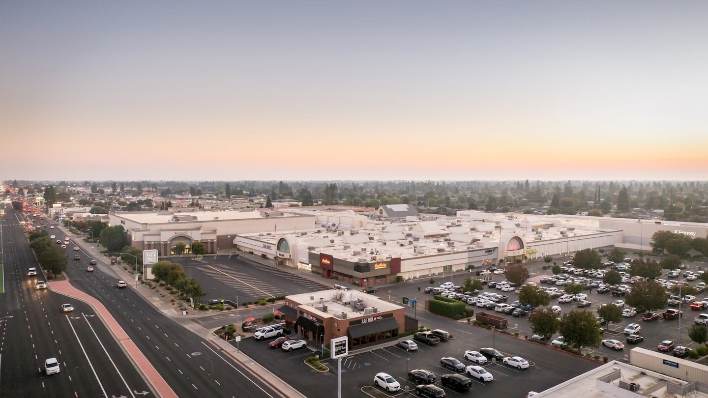 2031 S Mooney Blvd, Visalia, CA à louer Photo de l’immeuble– Image 1 sur 31